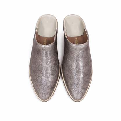 color:taupe