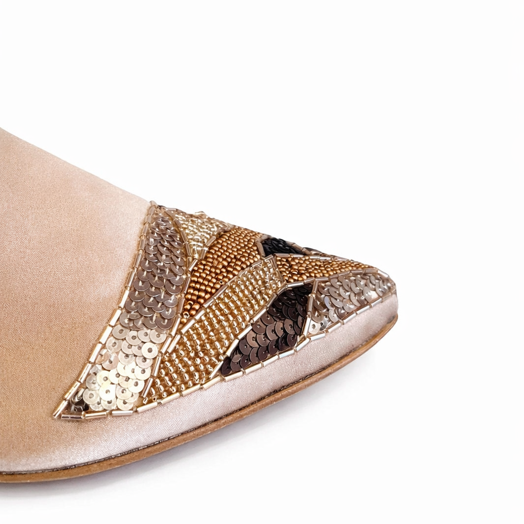 color:beige
