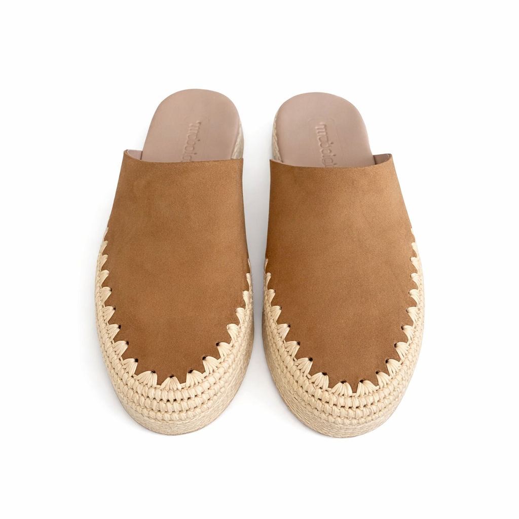 color:beige