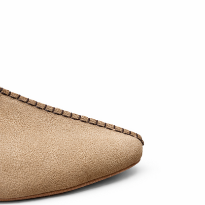color:beige
