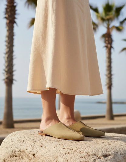 color:beige