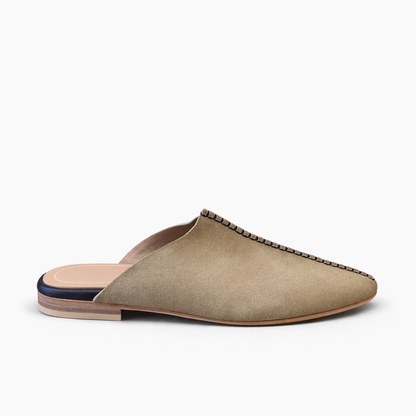 color:beige